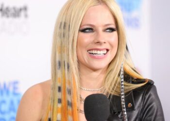 The scientific explanation for why we can still recite every word to “Complicated” by Avril Lavigne