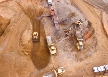 A research team investigates international mining trends in detail