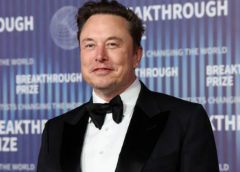 A former board member of Tesla said he wouldn’t support Musk’s $56 billion compensation deal