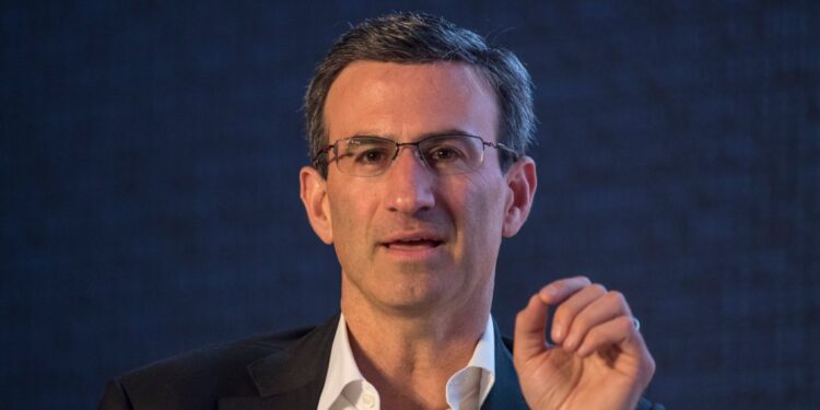 Advisory Business Saw Momentum Benefit Lazard Ltd. (LAZ)