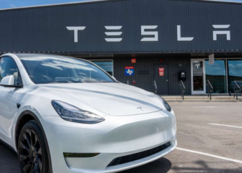 Authorities claim that a 58-year-old Canadian man attempted to sell trade secrets he had stolen from Tesla on YouTube