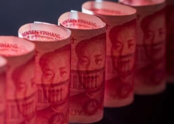 Chinese yuan weakens, USDCNY reaches a 7-month high due to a weak fix and trade anxiety