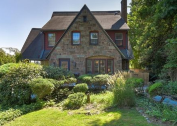  A single-family home at 214 Gregory Avenue for $800,000