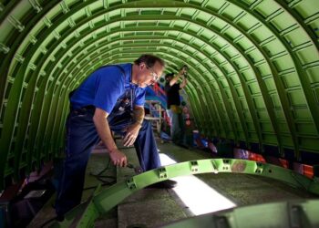 Boeing makes a $35/hour bid to purchase Spirit Aero, a 737 supplier, according to Bloomberg News.