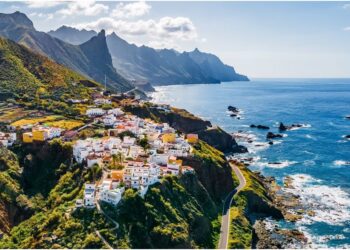 Canary islanders defend against agents and property developers who target overseas buyers