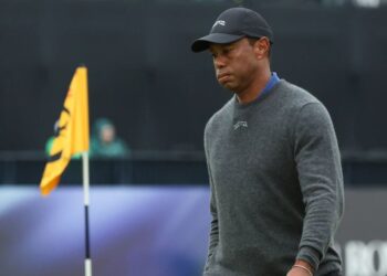At The Open Championship, Tiger Woods struggles to a first-round score of 79