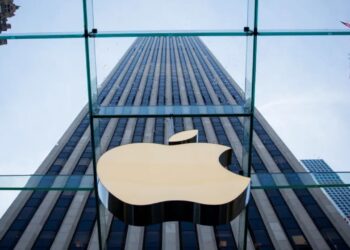Apple Sales Rebound as AI Bets Scramble Markets