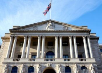 UK Interest Rates Fall for First Time in Over 4 Years