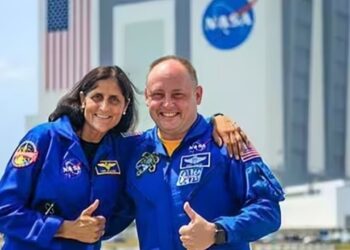 Barry Wilmore and Sunita Williams’ Space Mission is Extended, Possibly Including Holidays in Orbit.