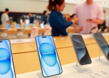 Apple Revenues Rise Due to Strong Services Business and iPad Sales