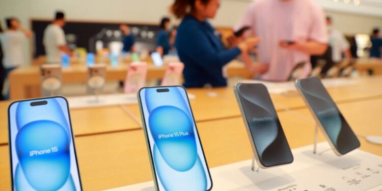 Apple Revenues Rise Due to Strong Services Business and iPad Sales