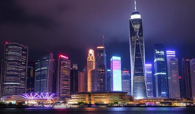 Hong Kong Asks Insurers to Return Investing Roles From Singapore