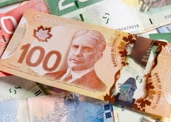 Canadian Dollar climbs to one-month highs