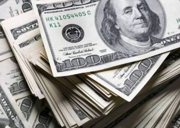 Dollar treads water as Middle East